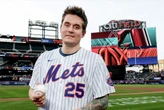John Mayer throws ceremonial first pitch at Mets vs. Diamondbacks game