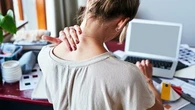 Nuque tendue, douleurs aux trapèzes... comment étirer en douceur ses cervicales ?