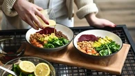 Faut-il vraiment manger léger le soir ? Un médecin répond