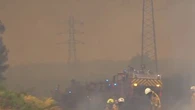 "À 15 km de Bordeaux, le feu menace une ligne à haute tension et une centrale solaire" : sur le terrain en Gironde, les pompiers face aux risques liés aux infrastructures énergétiques