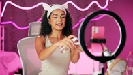 Ce que vous devez savoir quand vous regardez les vidéos d'influenceurs beauté sur les réseaux sociaux