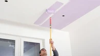 Envie d’un intérieur plus audacieux ? Voici pourquoi et comment adopter la couleur au plafond