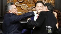 Mexique : 2 sénateurs en viennent aux mains en pleine séance après des rumeurs d'intervention militaire américaine