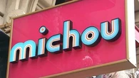 "Je ne peux pas vivre sans" : le cabaret "Chez Michou" en danger, Montmartre sous le choc
