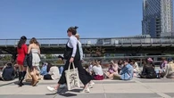 REPORTAGE - Taylor Swift en concert à Paris : "On compte les jours depuis un an"