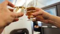 Pourquoi vous avez tout intérêt à éviter la consommation d'alcool en avion