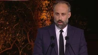 "Merci de nous aimer depuis 10 ans" : revoyez le touchant discours d'Arthur Dénouveaux, rescapé du 13-Novembre