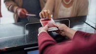 Vous voyagez aux États-Unis ? Voici comment protéger son smartphone passé à la loupe