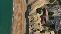 "La plage était beaucoup, beaucoup plus grande" : sur la côte landaise, un bâtiment détruit face à l'accélération de l'érosion