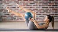 Des résultats dès les premières séances : ce sport doux mais puissant permet de renforcer la sangle abdominale, les lombaires et le périnée