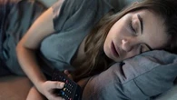 Télévision ou smartphone au coucher : les écrans doivent être bannis de nos soirées, confirment des experts