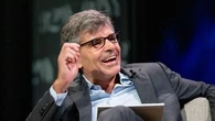 Qui est George Stephanopoulos, le journaliste politique vedette qui va interviewer Joe Biden ?