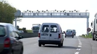 "Un problème de gabegie" : pourquoi les portiques de l'écotaxe, abandonnée en 2013, ne sont toujours pas démontés
