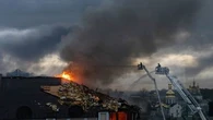 "Une attaque brutale" : au moins neuf morts après des frappes russes en Ukraine, une cathédrale de Kiev en feu
