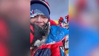 Elle a dispersé les cendres de son père sur le toit du monde : la plus jeune Française à avoir gravi l'Everest se confie