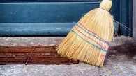 La mairie de ma commune oblige les habitants à nettoyer le trottoir devant chez eux, est-ce légal ? Le 13H à vos côtés