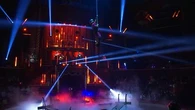 "C'est incroyable" : quand les sapeurs-pompiers de Paris se transforment en acrobates au Cirque d'Hiver Bouglione