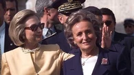 "Elle était très engagée à aider les enfants" : Hillary Clinton se souvient de ses rencontres avec Bernadette Chirac