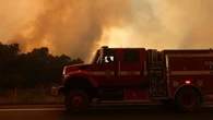 "Il progresse dangereusement" : un incendie se propage "rapidement" près de Los Angeles, des évacuations ordonnées