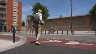 "On va gagner jusqu'à 40 degrés" : face aux canicules à répétition, Toulouse colore ses rues et fait du "grenaillage"