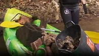 "Ça pollue énormément" : nos cours d'eau sont pris pour des décharges