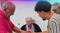 En Bretagne, un étudiant loge gratuitement dans une maison de seniors contre des services