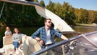 Je compte louer un bateau pendant les vacances : ce que je dois absolument vérifier avant de prendre le large