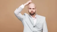 Est-ce qu'un chauve doit quand même faire des shampoings ?
