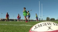 "Je ne pensais pas que ça jouait aussi vite" : le rugby séduit de plus en plus de sportives