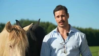 "Il a ses chances" : qui est Alexandre Jacquier, le fermier des Landes candidat au concours Mister Univers ?