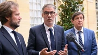 "Un accord avec nous sera super cher" : courtisé par le nouveau Premier ministre, le PS fait monter les enchères