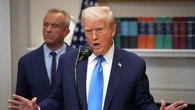 "N'en donnez pas à votre bébé" : Trump associe paracétamol et autisme, malgré les doutes des médecins