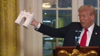 "Arc de Trump" : le président américain présente des maquettes d'un Arc de Triomphe à Washington