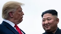 "Sollicité" par le président sud-coréen, Trump est "impatient" de revoir Kim Jong-un