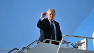 "Il va pouvoir s'afficher en vainqueur" : pourquoi l'accord entre les États-Unis et l'Iran arrive au bon moment pour Donald Trump, attendu au G7