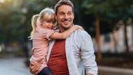 Faut-il condamner un papa qui accompagne sa fille dans les toilettes publiques réservées aux femmes ?