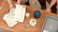 Bricolage pour les nuls : comment fabriquer un abat-jour avec du papier journal... et un pot de fleur ?