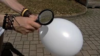 "Je vais orienter la loupe vers le ballon blanc" : vous ne porterez plus de noir pendant une canicule après avoir vu ce test