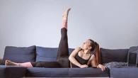 Trois exercices de musculation pour pratiquer du sport sans se lever du canapé