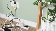 Grâce à ces astuces, vous allez dire au revoir aux câbles et fils électriques qui traînent