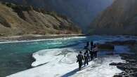 VIDÉO - Himalaya : une randonnée inoubliable sur une rivière gelée