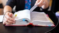"C'était à vous de vérifier qu'elle était d'accord" : ce que l'inscription du consentement dans la loi a changé