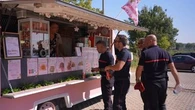 "Eux, ils protègent nos maisons et nos familles" : dans l'Aude, des habitants soutiennent les pompiers