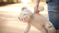 Protection, "maisons des enfants", imprescriptibilité... Comment nos voisins européens luttent contre les violences faites aux mineurs