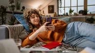"Dally Dallying" : cette nouvelle tendance TikTok vous invite à lever le pied sans culpabiliser
