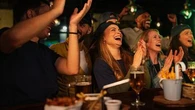 "Devinez ce qu'on va faire ?" : ce qui n'était qu'une blague virale devient réalité ! Ce pub irlandais va vraiment se transformer en bar ivoirien pour la Coupe du Monde