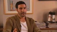 "Le goût disparaît, la faim disparaît" : Tahar Rahim raconte comment il a perdu 20 kilos pour son rôle dans "Alpha"