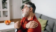 Un médecin dévoile les vraies causes des douleurs d’épaule (et comment les apaiser)