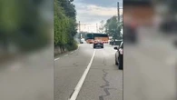 "Bravo, je ne vous confierais pas ma fille" : en Savoie, la scène surréaliste d'un car scolaire forçant un passage à niveau