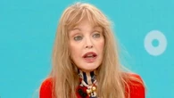 VIDEO - Arielle Dombasle chante pour les JO de Paris : "On ne se réjouit pas assez !"